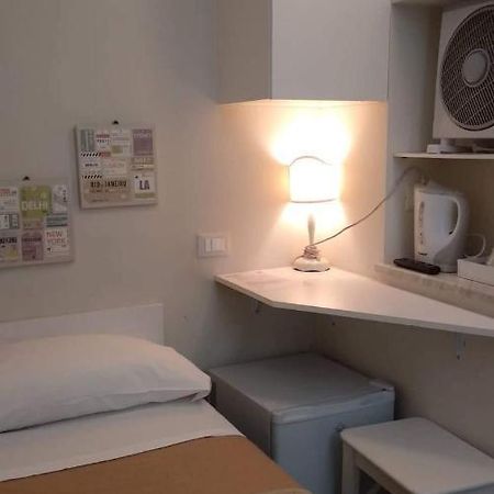 Small Single Room Roma Exterior foto