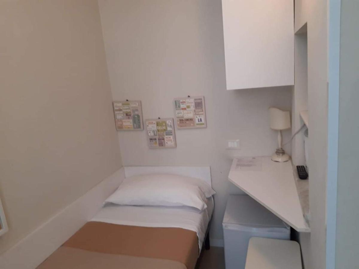 Small Single Room Roma Exterior foto