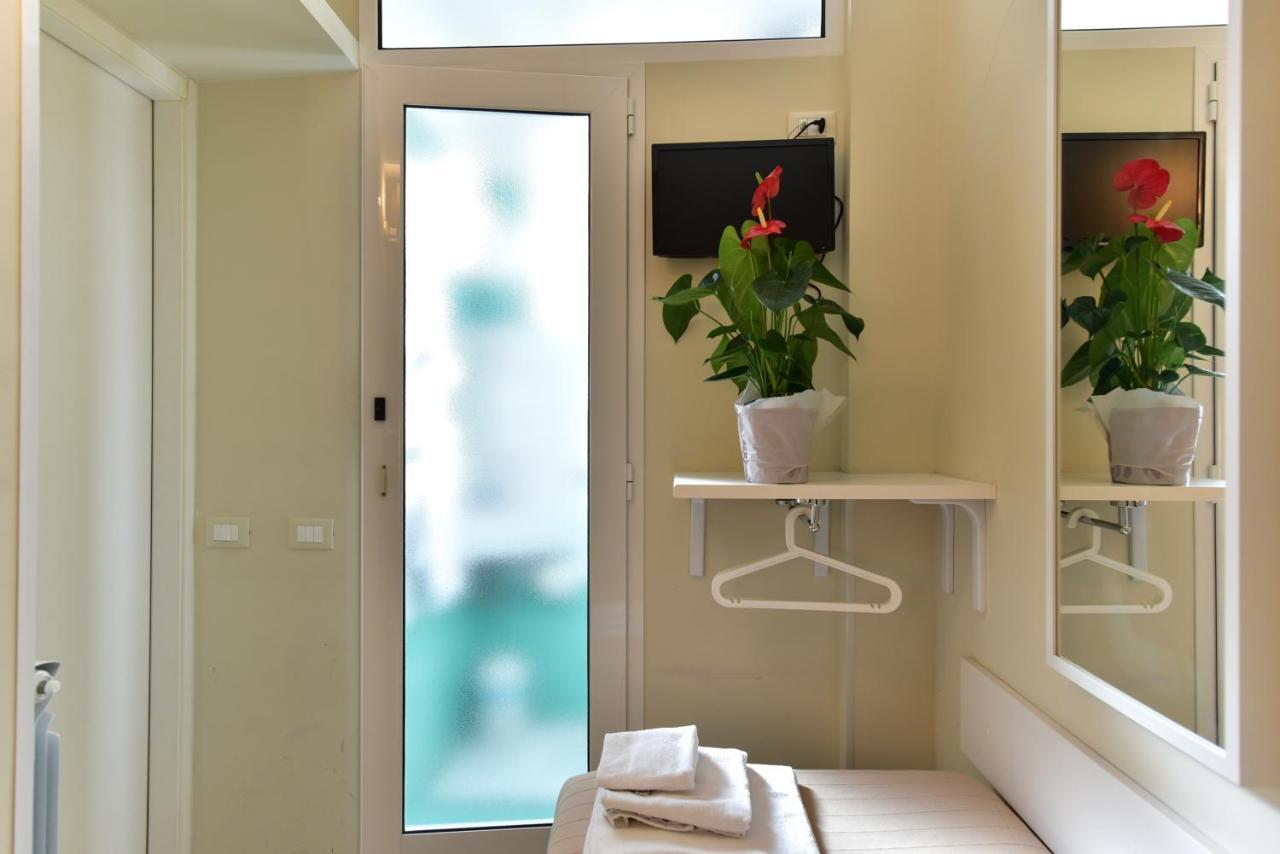 Small Single Room Roma Exterior foto